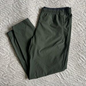 REI Men’s green pant - L